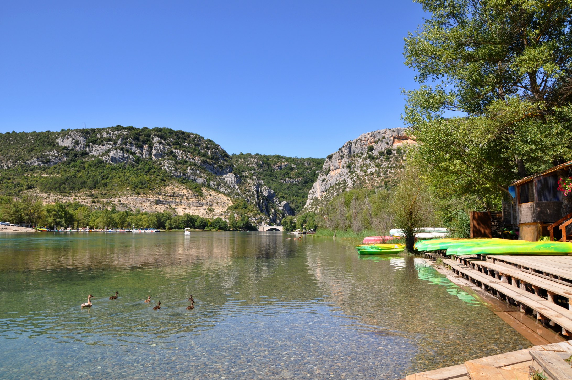 Le lac de Quinson, non loin de celui d'Esparron (©Agence de développement des Alpes de Haute Provence)