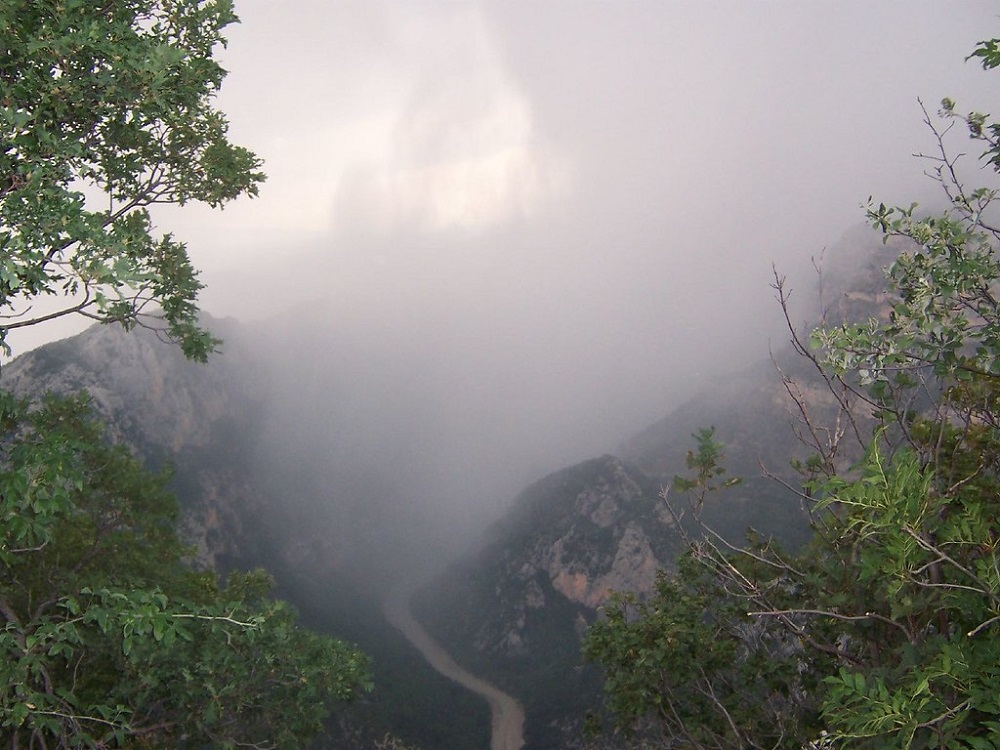 En plus des éventuels départs de feu, la météo peut changer très rapidement dans les gorges du Verdon... Redoublons de vigilance !