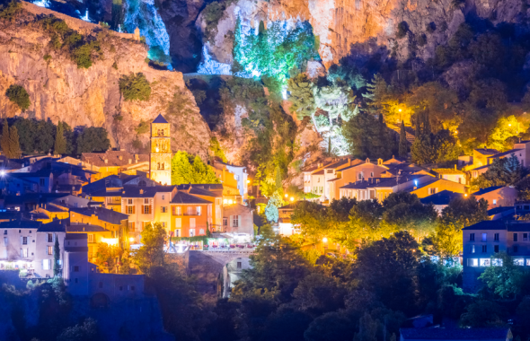 Moustiers en soirée