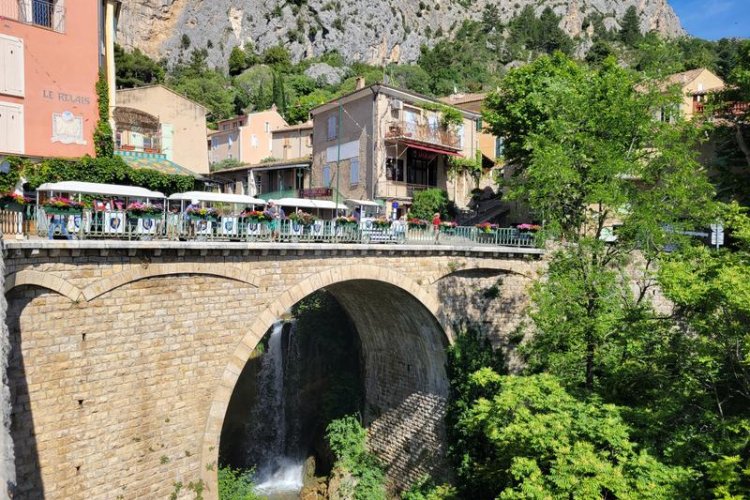 Le petit train des Alpes_Moustiers-Sainte-Marie