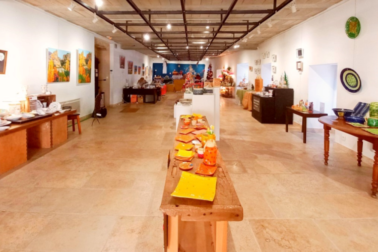 December in Moustiers: exhibition-sale