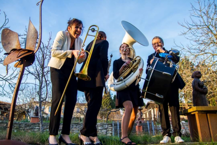 "Platz für Musik " : Wanderung mit der WONDER BRASS BAND !_Moustiers-Sainte-Marie