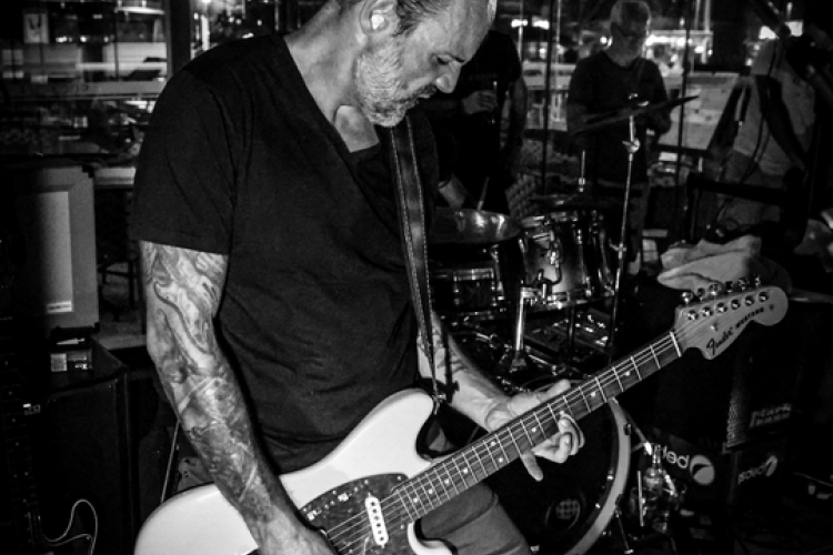Gilles, Bassist der Band The Page