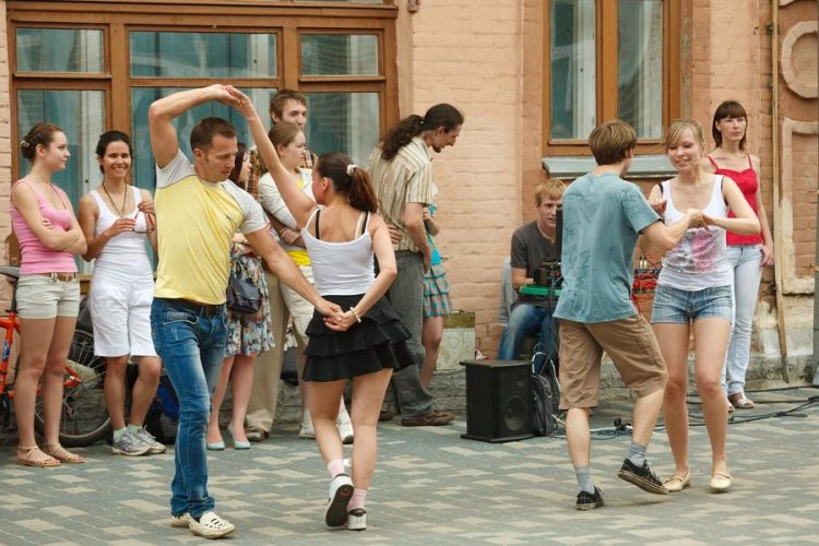 Atelier danses latines "Baïla Verdon" - Place Presbytère