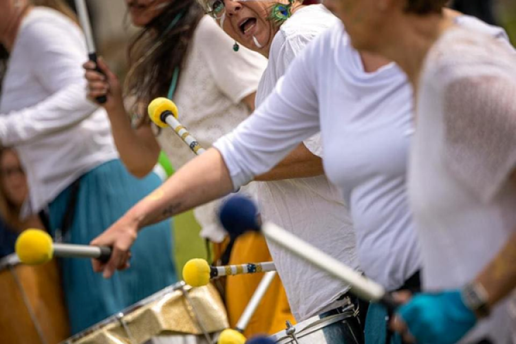 Batucada "Timbawà" - en déambulation au cœur du village