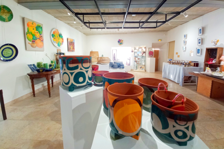 December in Moustiers: exhibition-sale