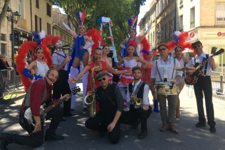 „Place à la Musique": Umzug mit Swing'N'Soul_Moustiers-Sainte-Marie