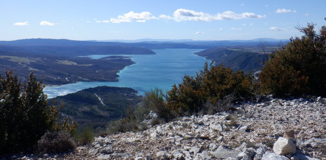 L'itinéraire des "Crête de l'Ourbes" vous offrira notamment un superbe point de vue sur le lac de Sainte-Croix !