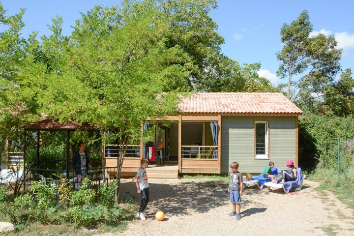 Hébergement en chalet pour un beau séjour de vacances dans un camping du Parc du Verdon