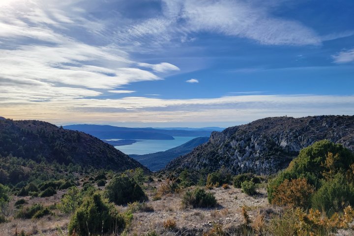 Le chemin de Courchon et ses magnifiques points de vue sur le lac de Sainte-Croix