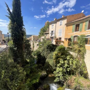 L'Adou, au coeur du village
