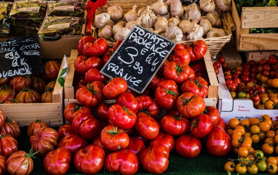 Stand marché tomates provence