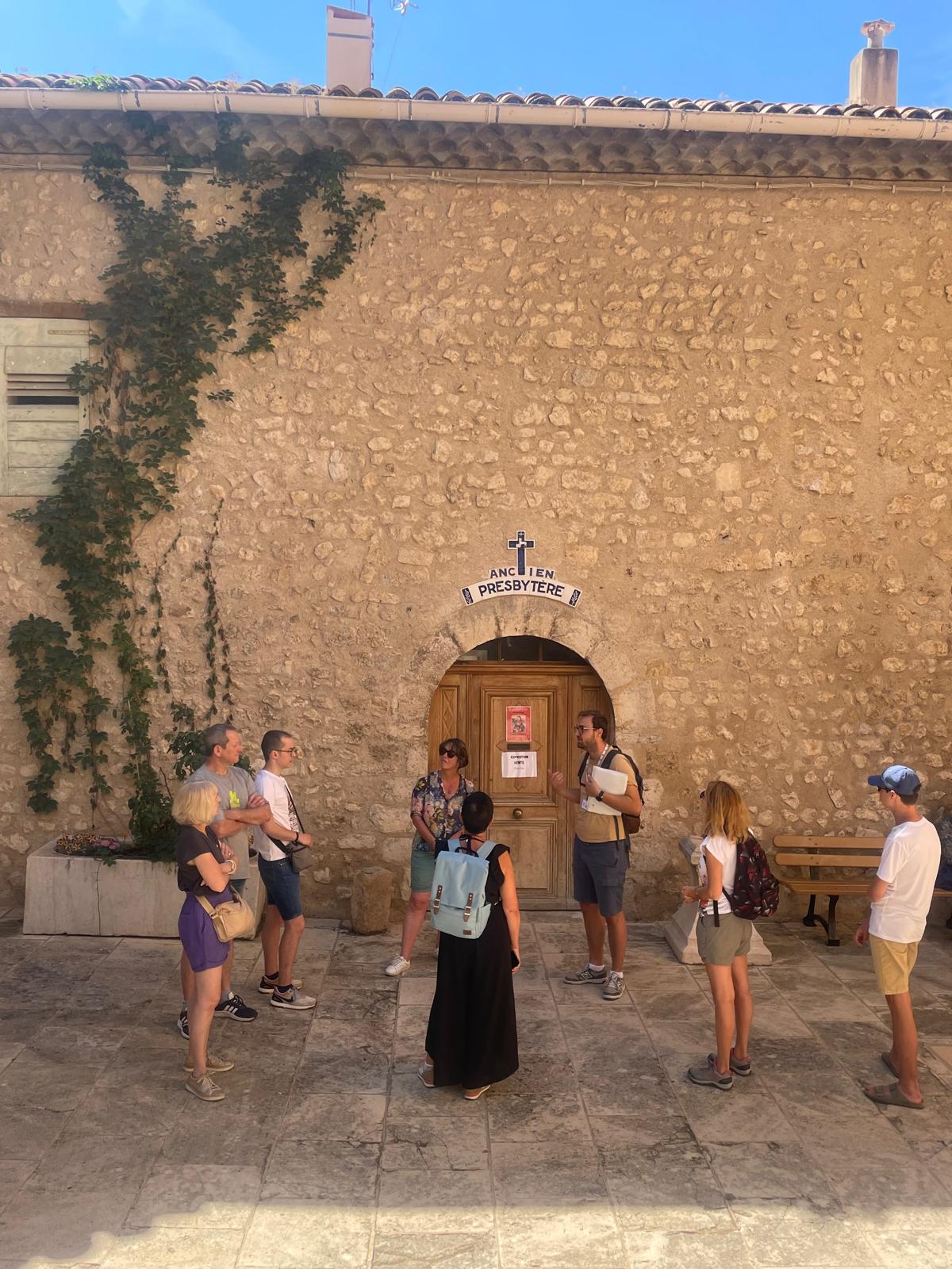 Visitez Moustiers-Sainte-Marie : laissez-vous guider !